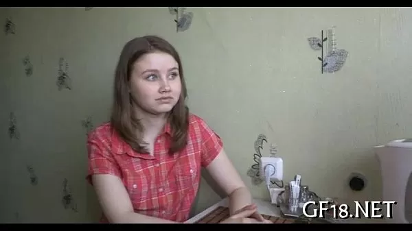 Два горячих самца насилуют крошку